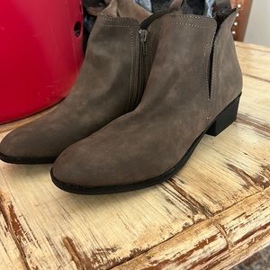 Ankle boots